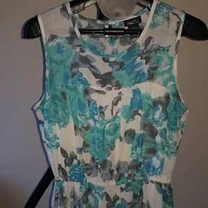 👗Size small floral dress